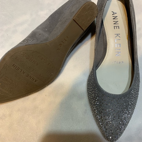 Anne Klein grey suede embellished we’ve shoes - Picture 3 of 4